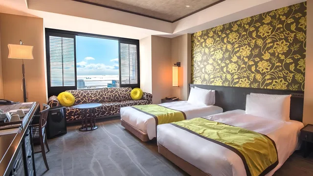 غرفة سوبيريور بسريرين منفصلين بإطلالة على المرفأ، Oriental Hotel 1/2