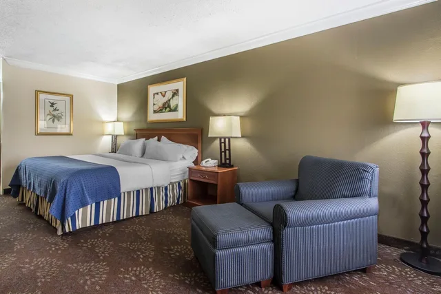 غرفة بسرير كوين بحوض استحمام لذوي الإعاقة، Quality Inn Morgan City 2/3