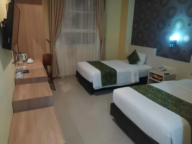 غرفة قياسية بسرير مزدوج أو سريرين منفصلين بغرفة نوم واحدة، Grand Madani Hotel Syariah (ex Grand Madani Hotel by Prasanthi Syariah) 1/2