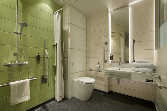 Standard, Double Bed, No Window, Accessible، hub by Premier Inn London Westminster Abbey hotel 3/8