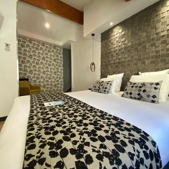 غرفة رباعية بسرير مزدوج وسريرين منفصلين، KYRIAD CHALON SUR SAONE CENTRE 6/10