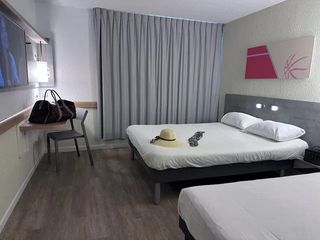 غرفة ثلاثية بسرير مزدوج، Ibis budget Frejus Saint Raphael Centre et Plage 2/10