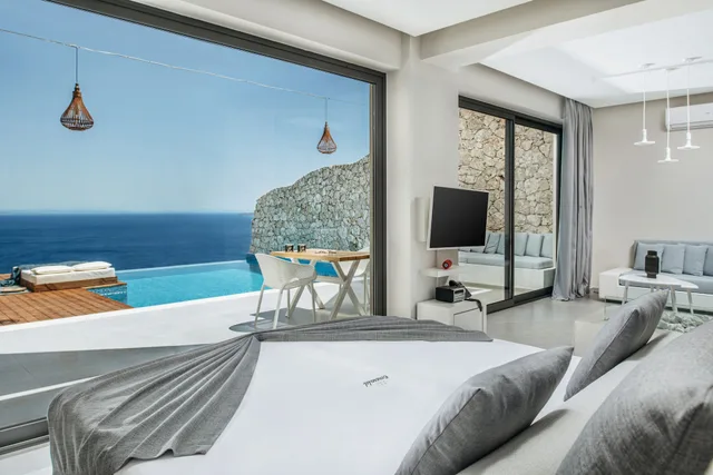 جناح فاخر بسرير كينج بإطلالة على البحر بغرفة نوم واحدة، Emerald Villas 1/5