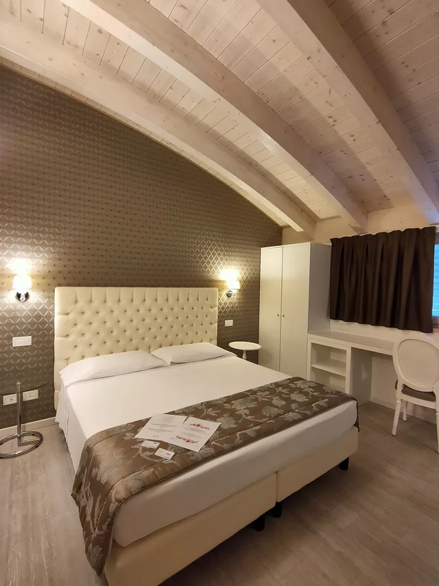 2 Bedrooms, Tower, Standard, Queen Bed, Nuova Opera Rooms 4/10