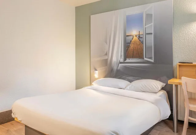 Room, Queen Bed, B&B Hotel Toulon La Seyne Sur Mer 2/4