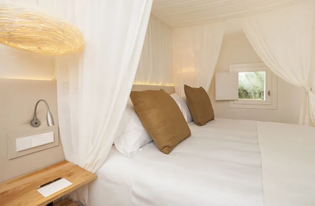 غرفة ديلوكس بسرير كينج بإطلالة على البحر، Hotel Torralbenc 5/7