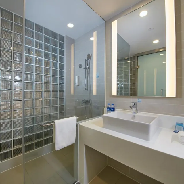 غرفة قياسية بسرير كينج وسرير كوين، Holiday Inn Express Luoyang City Center 4/4