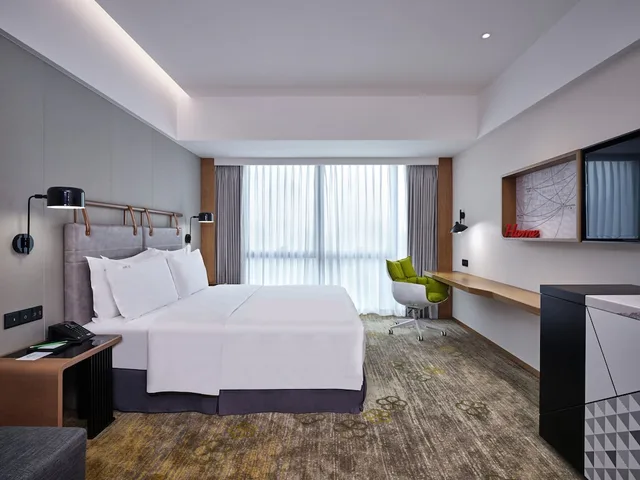 غرفة قياسية بسرير كينج، Holiday Inn Guangzhou South Lake 1/5