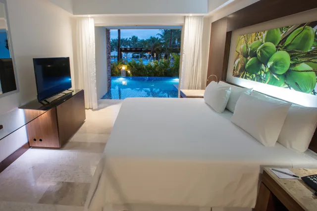 Altitude Club Junior Suite Swim Out 1 King، Krystal Grand Nuevo Vallarta All Inclusive 4/6