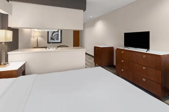 جناح بسرير كوين، Americas Best Value Inn Suites Racine 5/7