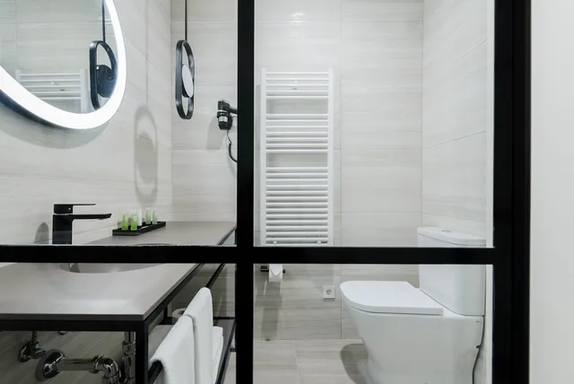 شقة بسرير كوين وسريرين منفصلين بغرفتي نوم مع أريكة، Smartrental Collection Gran Via Centric 3/4
