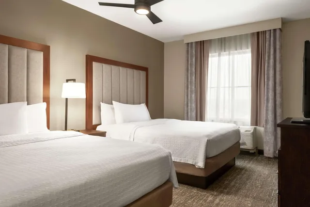 2 Bedrooms, Suite, King Bed, 2 Queen Beds, 2 Bathrooms، Homewood Suites Fort Wayne 1/1