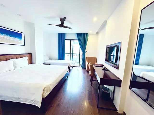Deluxe, Triple, 1 King and 1 Single Beds, City View, Pool Access، Ritzy Boutique Hotel Da Nang 8/10