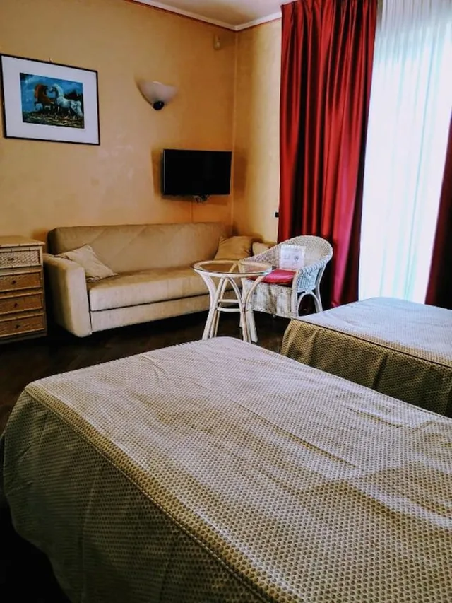 غرفة ثلاثية بسرير مزدوج وسرير فردي، Serravalle Golf Hotel 1/2