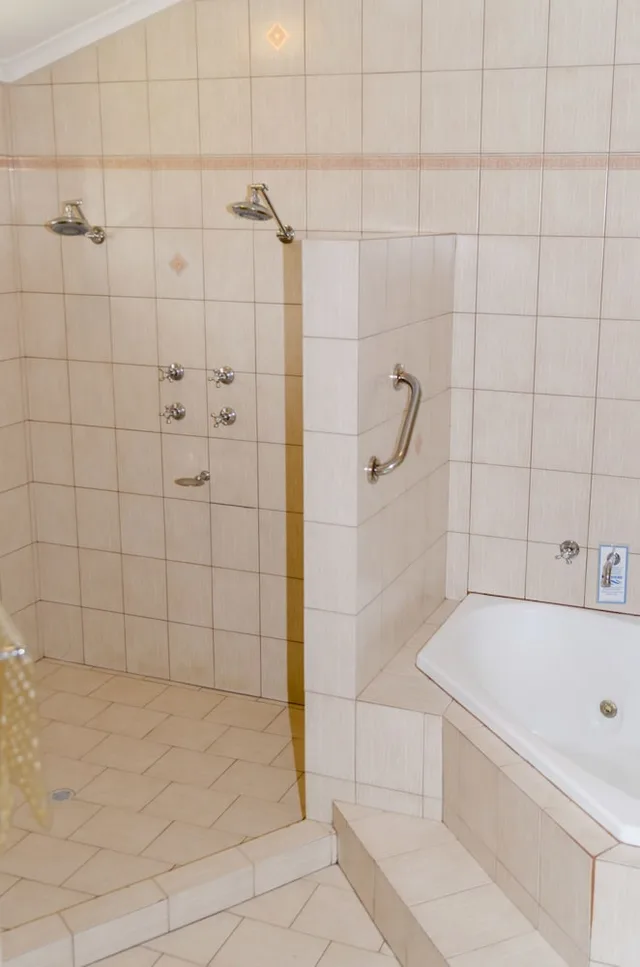 غرفة تنفيذية بسرير كينج، McLaren Vale Motel and Apartments 1/3