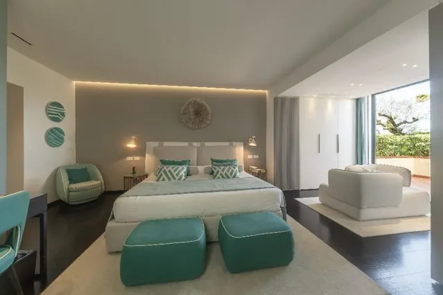 Junior Suite, Double Bed, Byron 1/4
