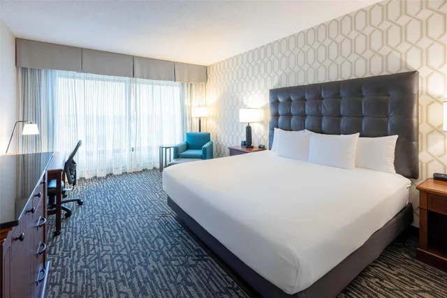 غرفة ديلوكس بسرير كينج، Drury Plaza Hotel St Louis Chesterfield 2/4