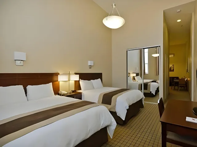 جناح، Pointe Plaza Hotel 1/1