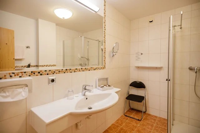 غرفة عائلية بسريرين كينج بإطلالة على الجبل بشرفة، Feriendorf Ponyhof 3/3