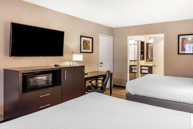 غرفة بسرير كوين، Best Western Country Inn 2/6