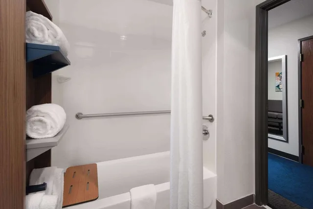 جناح بسرير كوين لذوي الإعاقة، Microtel Inn Suites by Wyndham Rapid City 4/5
