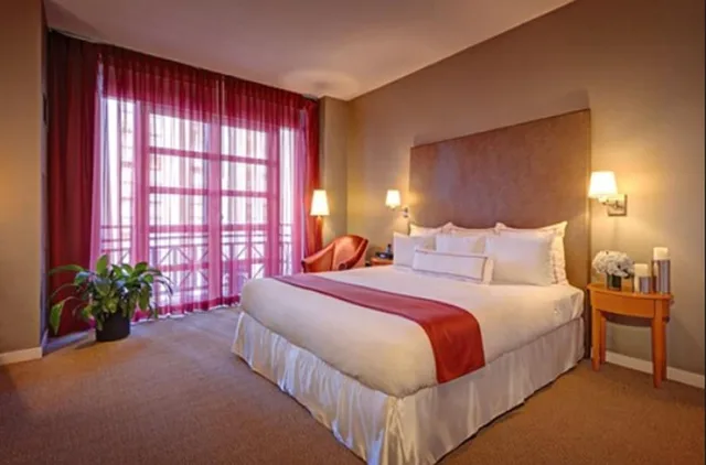 غرفة قياسية بسرير كينج بشرفة، Hotel Giraffe 2/6