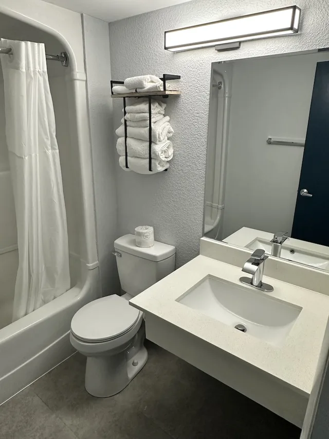 غرفة ديلوكس بسريرين كوين للمدخنين، Motel6 East Syracuse, NY - Airport 6/10
