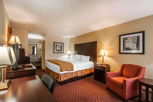 Room, King Bed, Quality Inn & Suites Covington 2/2