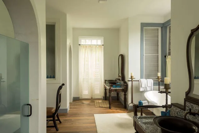 Luxury, Cottage, 4 King Beds, Private Infinity Pool، BELLE MONT FARM 2/2