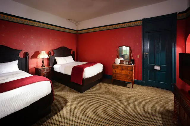 Victorian, 2 Double Beds، The Crescent Hotel And Spa 2/4