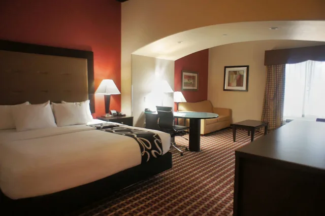 جناح ديلوكس بسرير كينج، La Quinta Inn Suites Little Rock Bryant 4/7