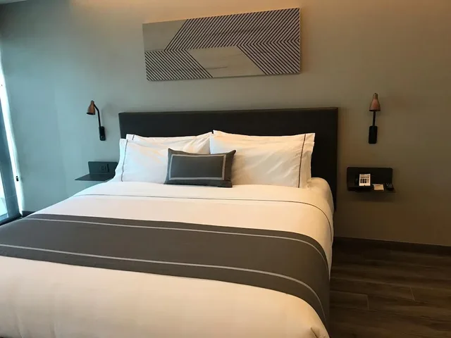 غرفة سوبيريور بسرير كينج، City Express Plus by Marriott Merida 1/3