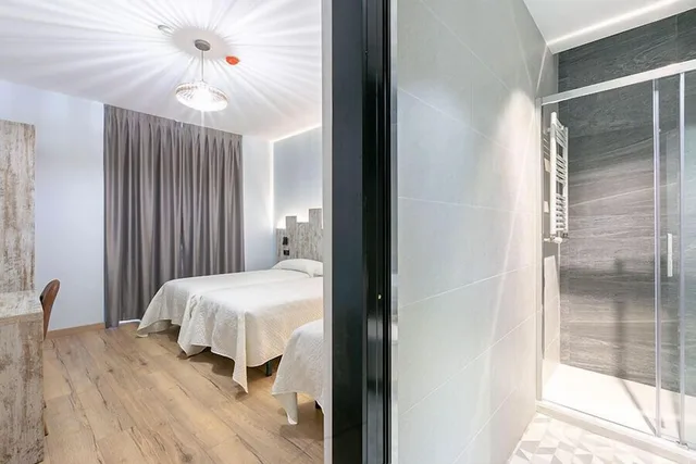 Room, Triple, Hostal Anton Martin 10/10