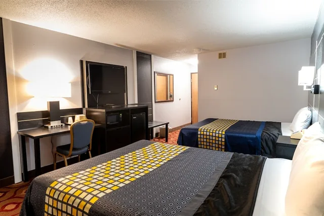 غرفة بسريرين كوين، Coratel Inn & Suites by Jasper Hastings 5/9
