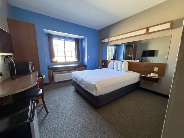 Standard, Queen Bed, Accessible, Microtel Inn Suites by Wyndham South Bend at Notre Dame 1/3