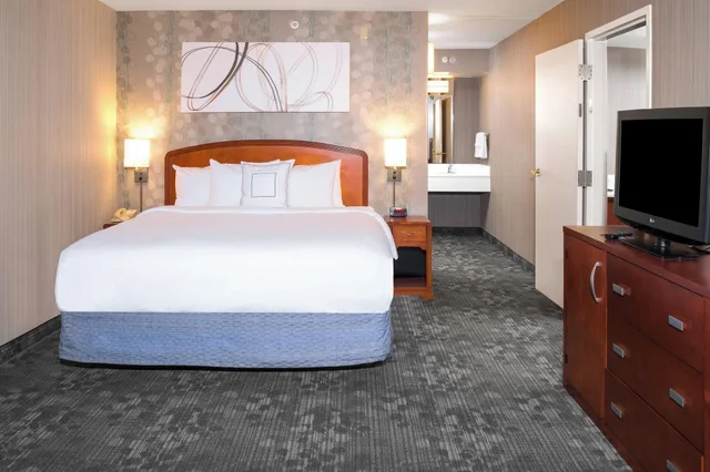 1 Bedroom, Suite, Balcony, Accessible, Courtyard by Marriott Charlotte Gastonia 1/2