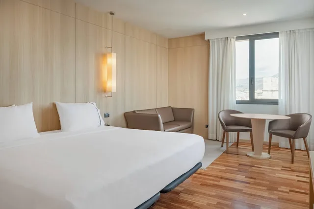 غرفة قياسية بسرير كينج، Ac Hotel Malaga Palacio By Marriott 2/10