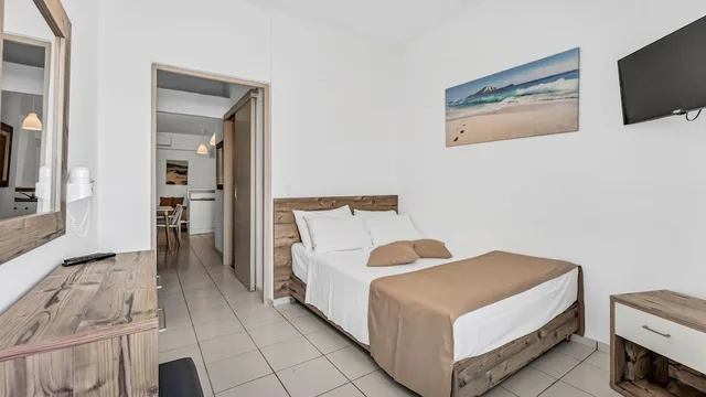 جناح جونيور بسريرين منفصلين بإطلالة على البحر مع أريكة، Almare Beach Hotel 1/2