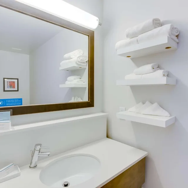 غرفة بسرير كينج بجاكوزي، Hampton Inn White House 3/5