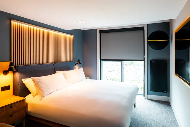غرفة كلوب، Village Hotel Reading 1/10