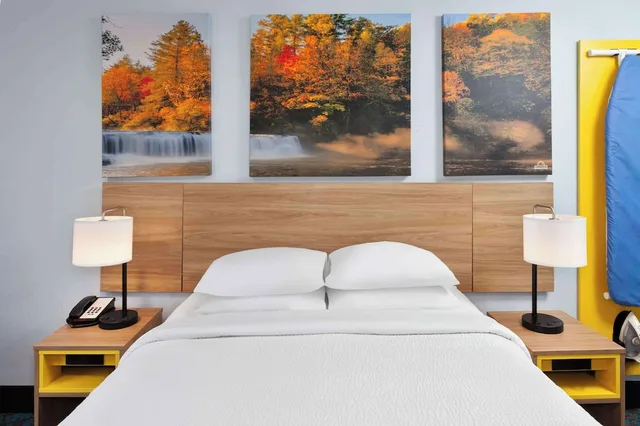 غرفة بسرير كوين يُسمح فيها بالحيوانات الأليفة، Days Inn & Suites by Wyndham Siler City 1/1