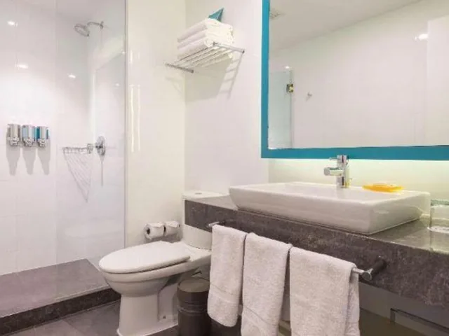 غرفة بسرير كينج يُسمح فيها بالحيوانات الأليفة، Libre Hotel BW Signature Collection 6/7