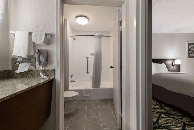 غرفة بسرير مزدوج، Quality Inn Orange Park Jacksonville FL 2/3