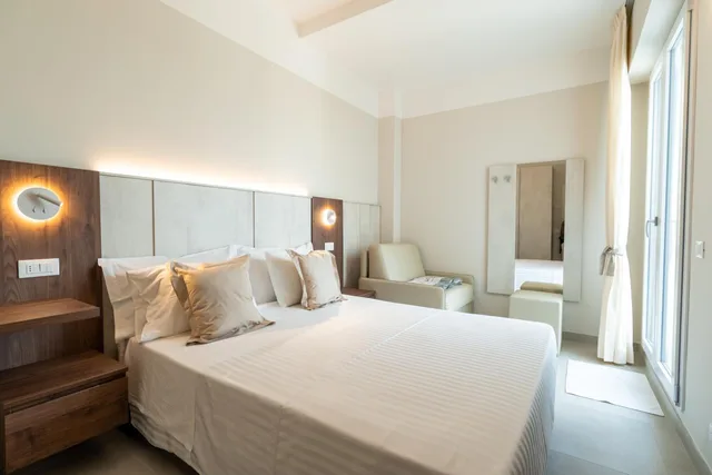 جناح جونيور بشرفة، Hotel Estense 1/4