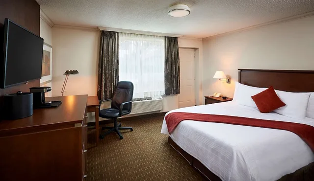 غرفة قياسية بسرير كوين في الطابق الأرضي، Best Western Plus Guildwood In 1/4