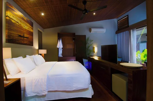 جناح بسرير كوين، Hotel Komune and Beach Club Bali 2/10