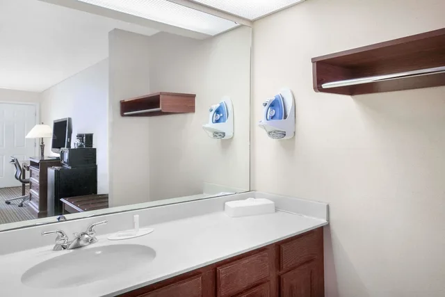 Standard, King Bed, Baymont by Wyndham Tuscaloosa 9/10
