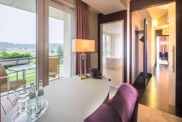 Loggia, Golfers, Suite, King Bed, Golf Course View, Living Area, Balcony, Bathtub، Best Western Premier Castanea Resort Hotel 3/3