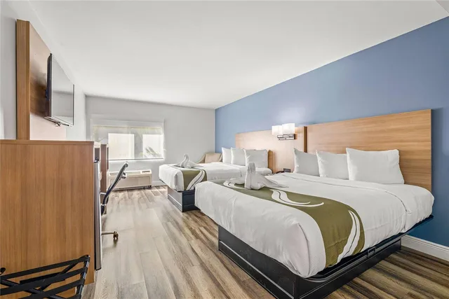غرفة بسريرين كوين، Quality Inn & Suites Tampa near Fairgrounds and Casino 1/1