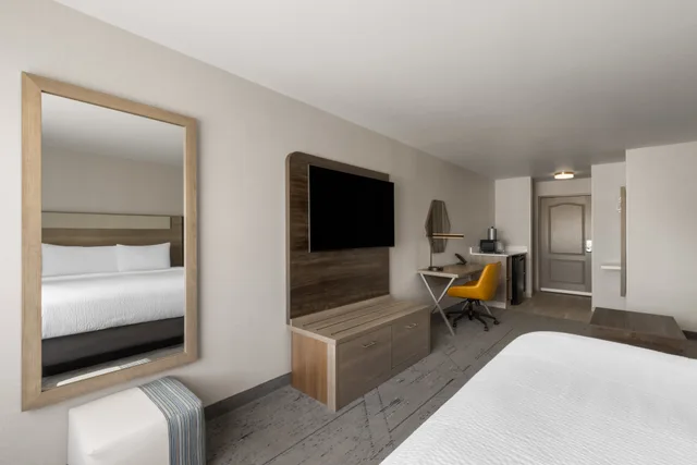 جناح بسرير كينج مع أريكة، Holiday Inn Express Hotel And Suites Rapid City 1/5